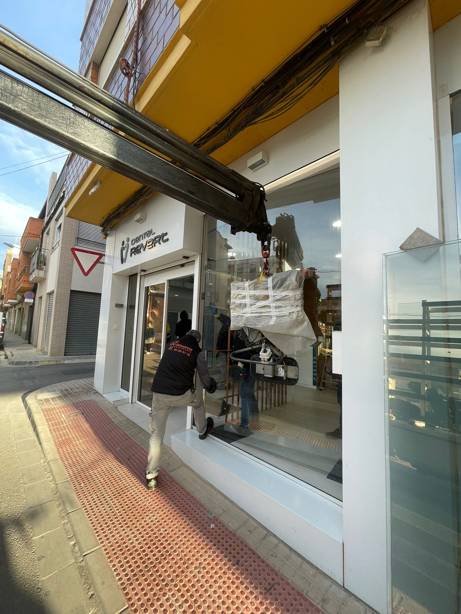 Sustitucion Escaparates Clinica Sagunto